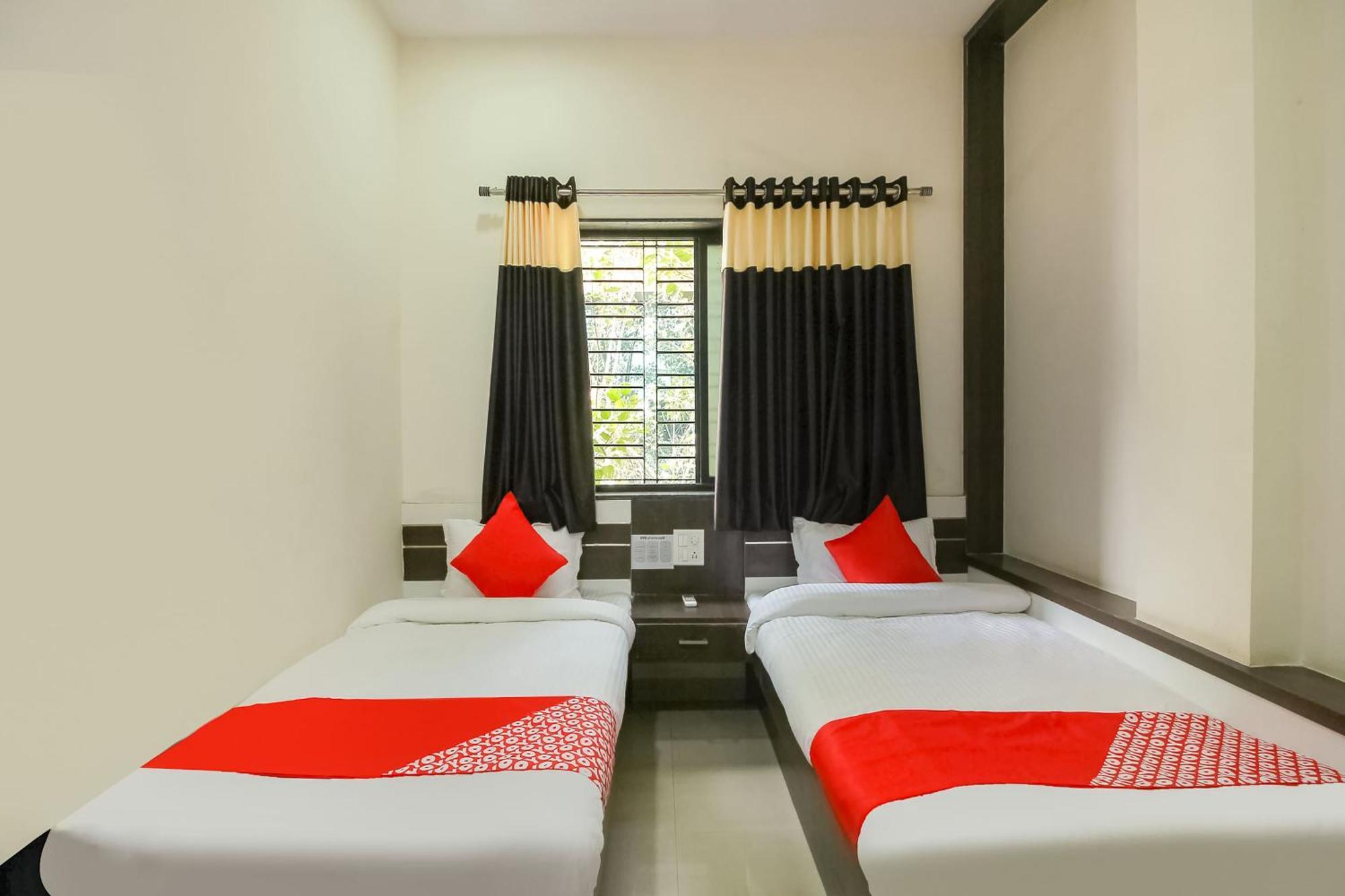 Hotel O Unique Inn Dhule Buitenkant foto